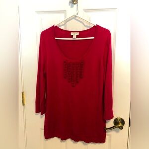 Loft women’s scoop neck lightweight sweater.
Size XL. Great detail at neckline.